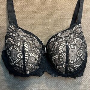 Curve Muse black lace underwires padded bra. Size 34DD